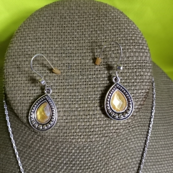 Silvertone yellow faceted Avon necklace Earring set - Picture 4 of 6